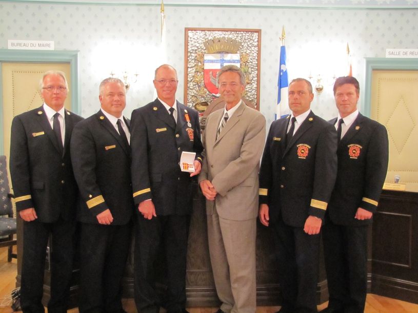Pompier honoré pour ses 30 années de services distingués à Chambly