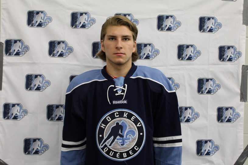 Le hockeyeur Jérémy Roy avec l'équipe du Québec