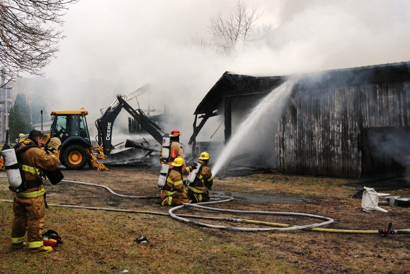 Incendie suspect dans un entrepôt à Marieville