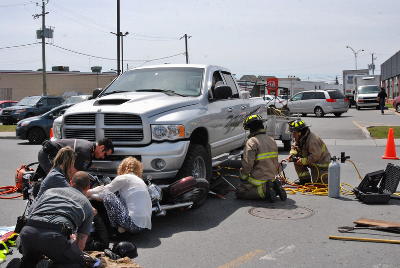 Collision entre un pick-up et une moto à Chambly