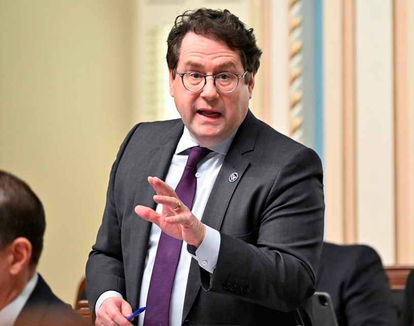 Bernard Drainville blâme les libéraux pour le manque d’enseignants dans les écoles