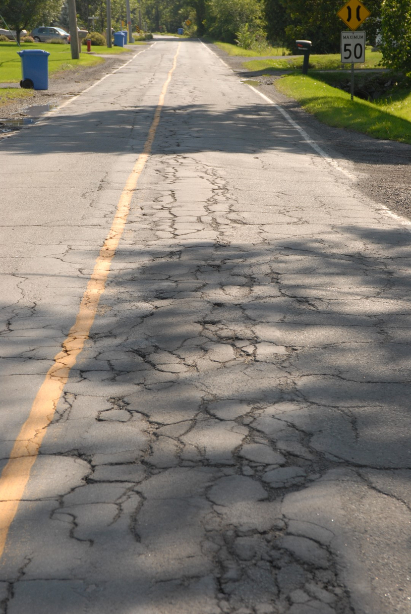 De l'asphalte ou du gravier pour la rue Principale ?