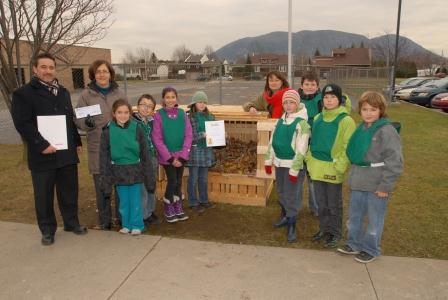 L’école Le Tournesol reçoit une bourse pour son projet environnemental