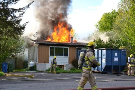 Les flammes ravagent une résidence sur Gault