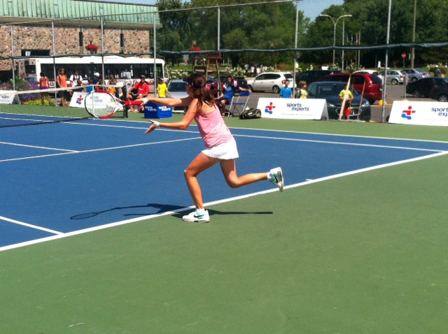 Le tennis de plus en plus populaire chez les jeunes filles