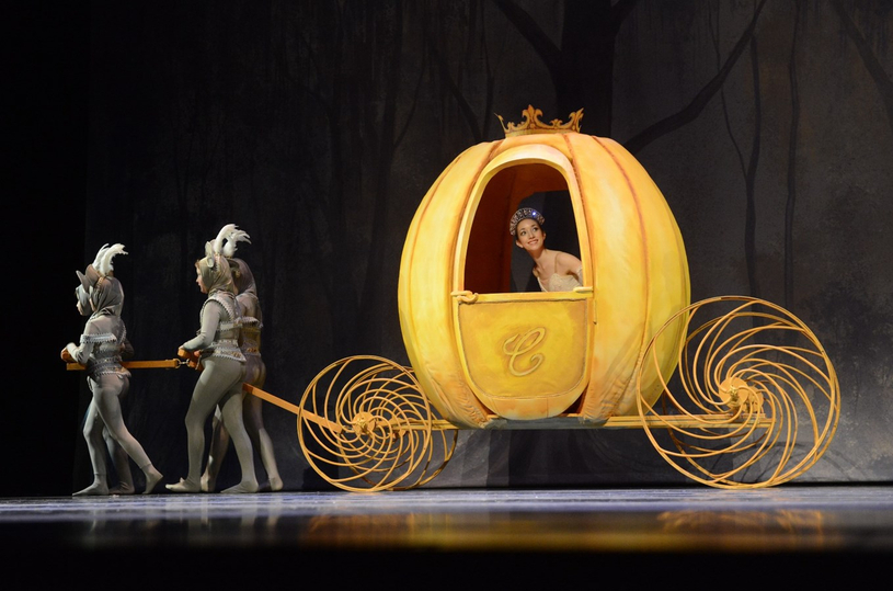 Le ballet Cendrillon présenté au Théâtre des Deux Rives