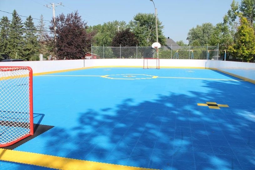 Des nuisances conduisent au retrait des tuiles de dek hockey au parc Genest de Carignan