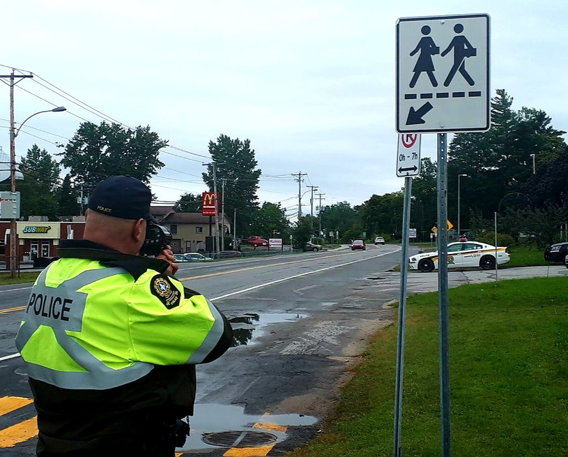 Le Service de police de Longueuil et ses partenaires lancent un appel lancé aux jeunes et à leurs parents pour freiner la COVID-19