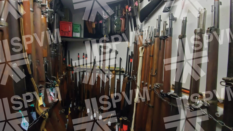 89 armes prohibées saisies chez un couple de trafiquants 