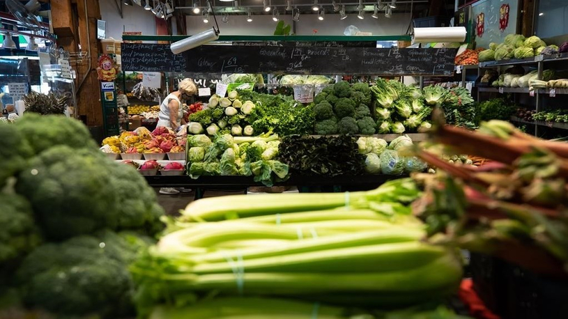 Aliments: un rapport prévoit une hausse de prix de 7 % au Canada l'an prochain