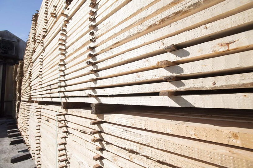 Ottawa salue une décision de l'ALENA concernant le bois d'œuvre canadien