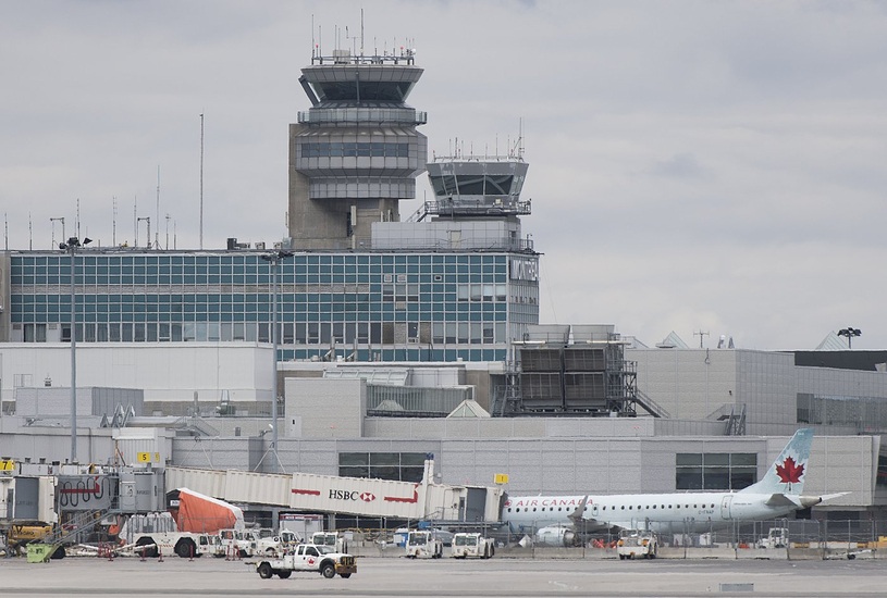 Des écologistes perturbent l'accès à l'Aéroport de Montréal