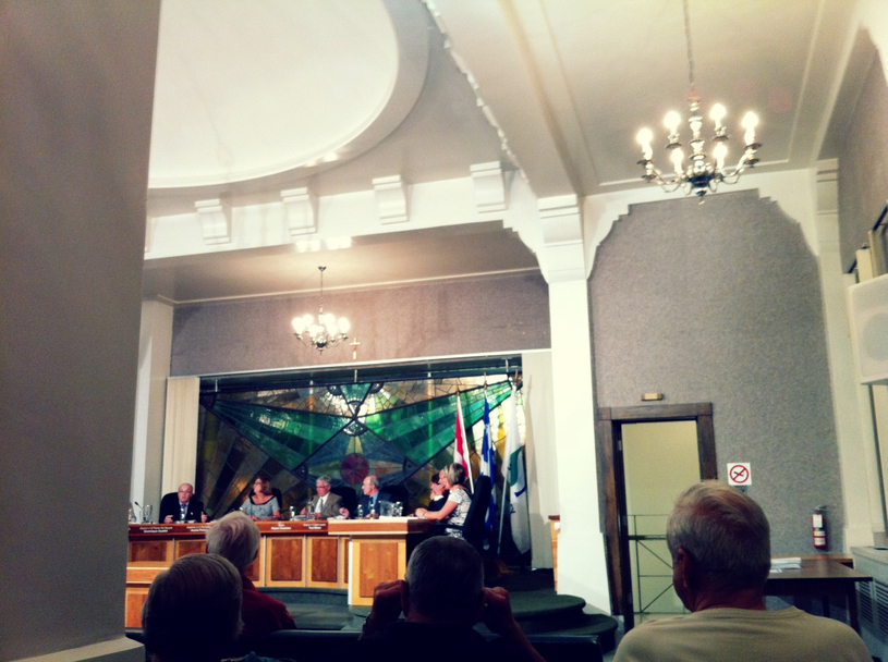 Assemblée publique du conseil municipal de Sorel-Tracy du 15 août 2011: Pas de répit pour les élus