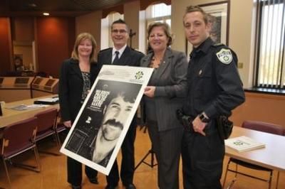 Les policiers porteront la moustache pour soutenir la santé masculine