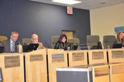 Blainville: les dîners payés régulièrement aux employés font jaser