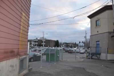 Une clôture bloque la prospérité du centre-ville de Sainte-Thérèse
