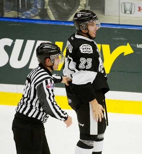 Stefan Matteau est suspendu