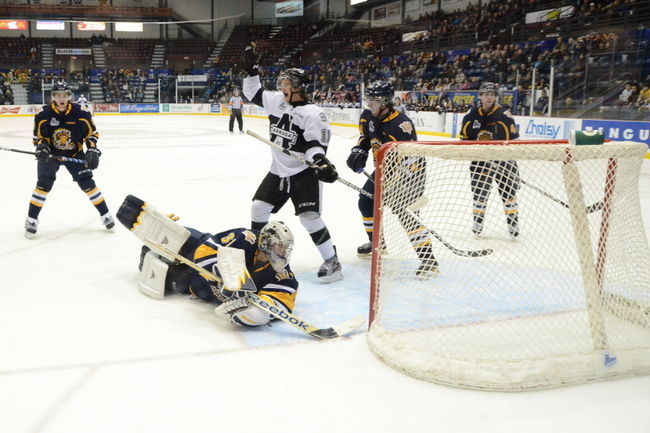 Les Cataractes humiliés à domicile par l'Armada