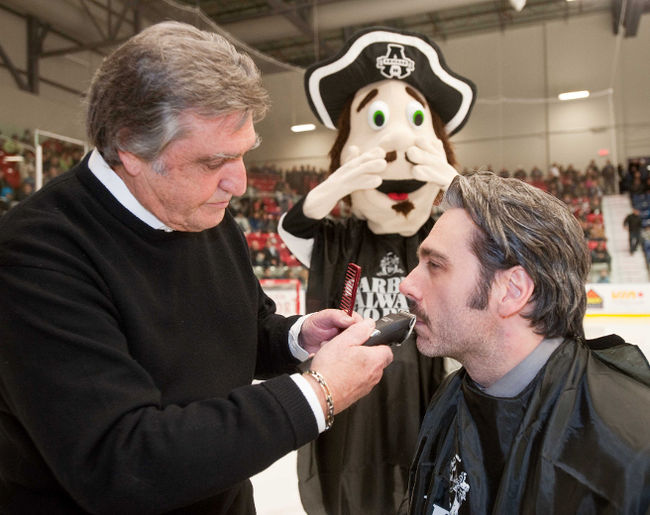 Le Movember inspire l’Armada