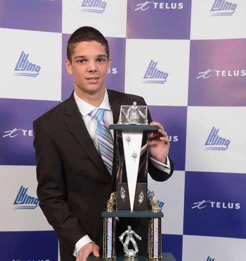 Étienne Marcoux reçoit son trophée