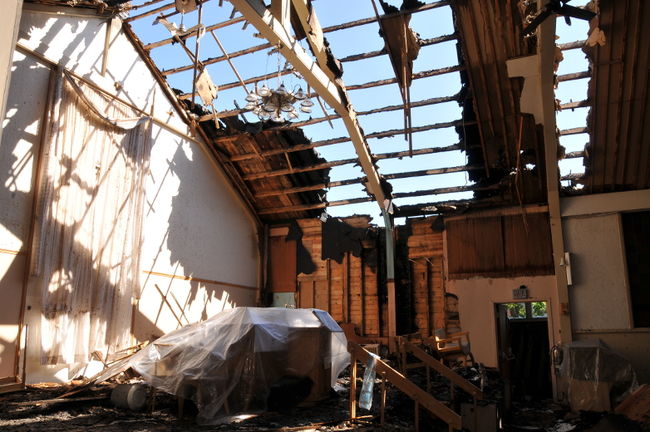 Le chœur de l’église ravagé