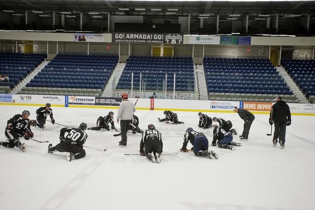 Les joueurs sautent sur la glace