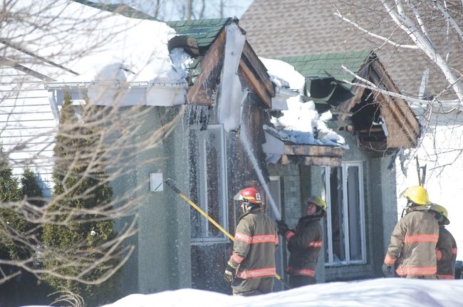 Une maison de Boisbriand est la proie des flammes