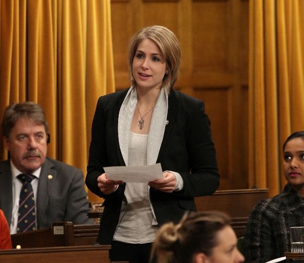 La députée Freeman questionne le gouvernement sur l’avenir de l’aérogare