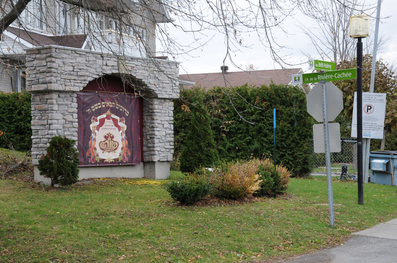 Un ex-membre de la communauté hassidique de Boisbriand poursuit la commission scolaire 
