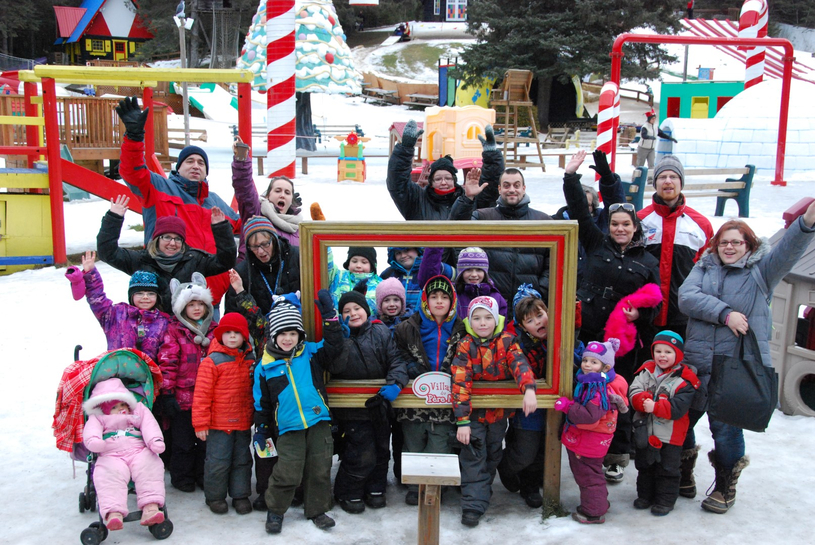 Le Village du Père Noël en cadeau à des familles de la région 