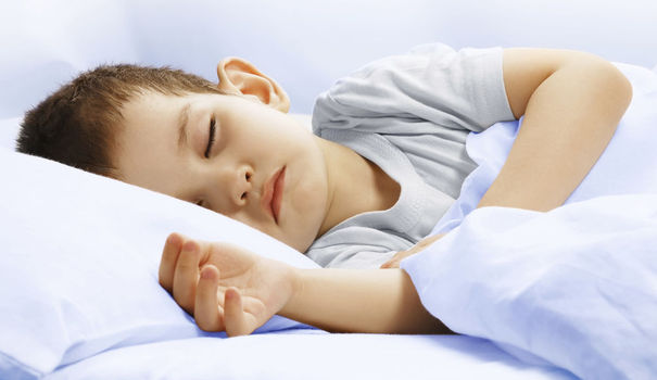 Tout part d'une bonne nuit de sommeil : l'influence de la qualité du sommeil sur la performance scolaire des enfants 