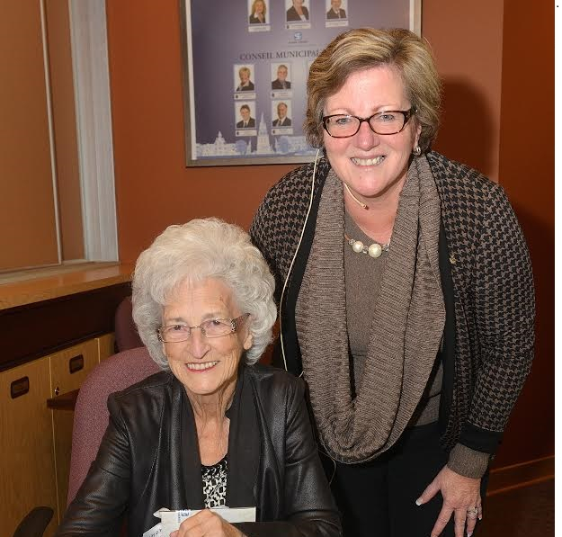Sainte-Thérèse honore une citoyenne pour ses 35 ans d'engagement 