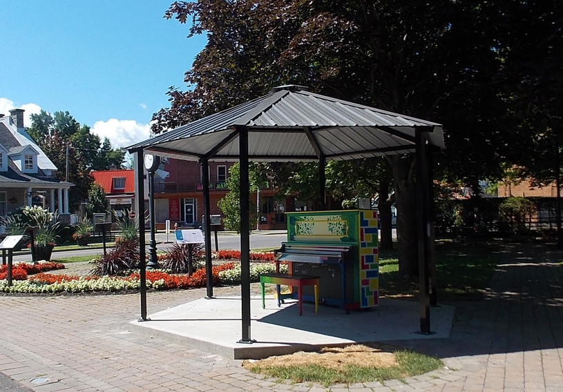 Le piano public de Sainte-Thérèse installé dans un lieu à sa mesure