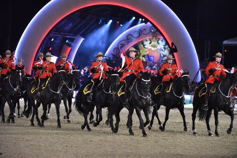 Pour le 150e anniversaire de la Confédération du Canada, le Carrousel de la GRC galope vers Blainville!