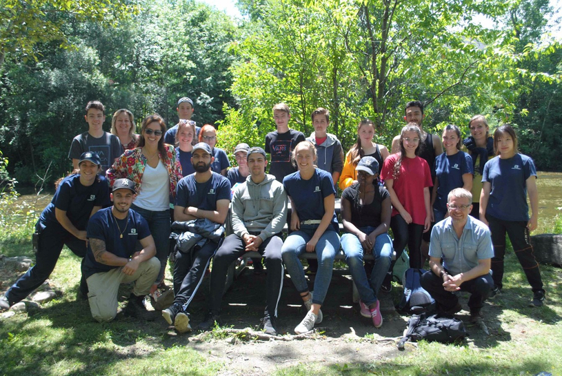 Le Jardin des Sources à Sainte-Thérèse embelli grâce à de jeunes bénévoles