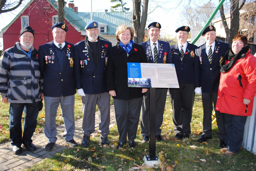 Un nouveau panneau patrimonial  à la Place du Souvenir de Sainte-Thérèse