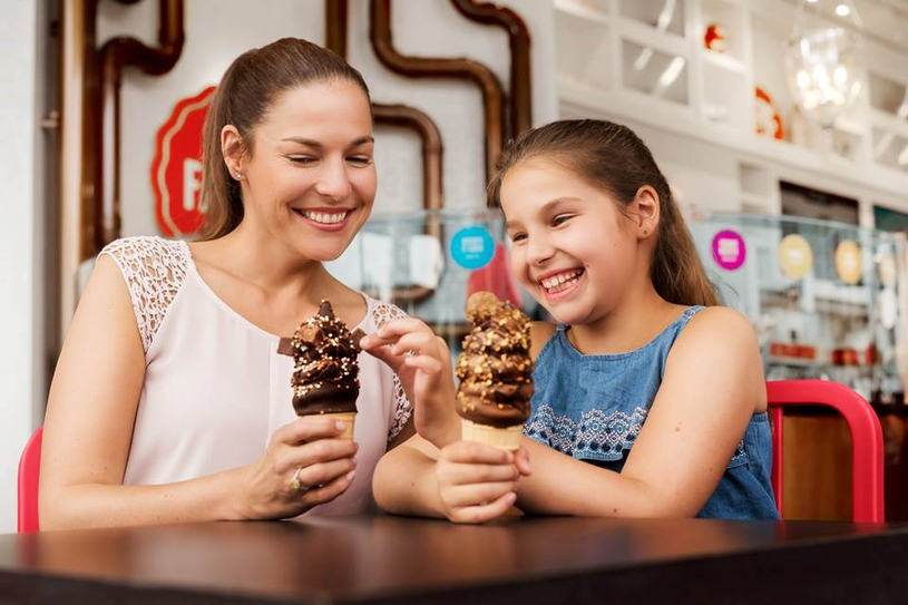 Chocolats Favoris Blainville offre 1400$ à la fondation Action Autisme