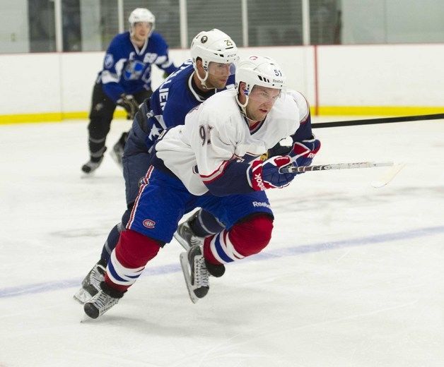 Des joueurs de la LNH patinent au Complexe Guimond