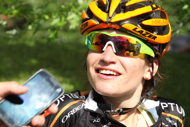 Malgré une crevaison, Joëlle Numainville remporte la course sur route