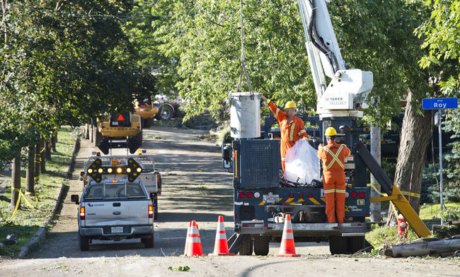 Orages de vendredi soir : 52 045 abonnés d'Hydro-Québec toujours sans électricité lundi matin
