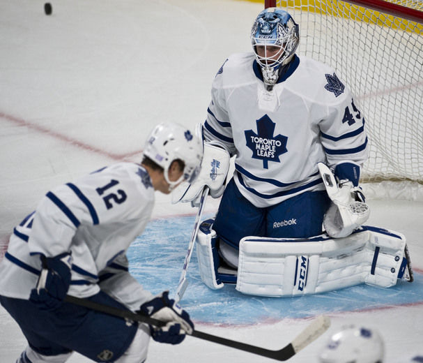 Jonathan Bernier se dresse devant les Flyers