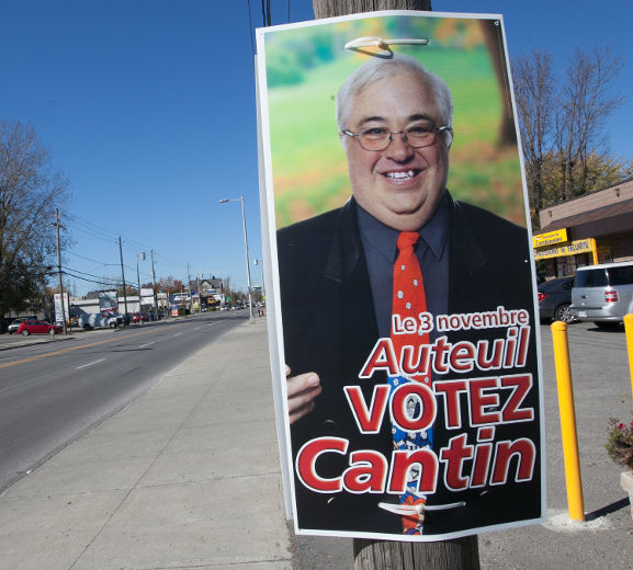 Un candidat se fait voler ses affiches électorales