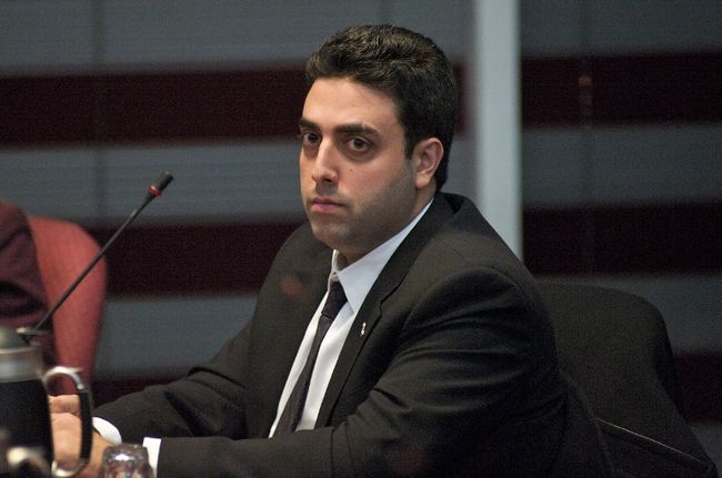 Ray Khalil avare de commentaires