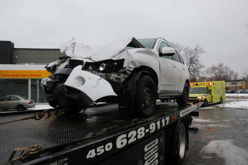 Collision au coin Curé-Labelle et boulevard des Oiseaux