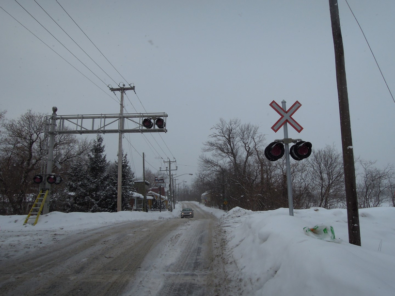 MISE À JOUR : Un train percute une voiture dans Saint-François