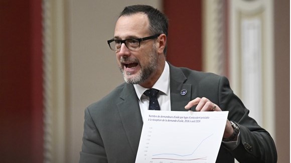 Québec interdira les signes religieux dans les CPE 