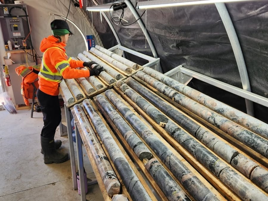 Les élus du Haut-du-lac visitent le projet minier Crevier de NioBay