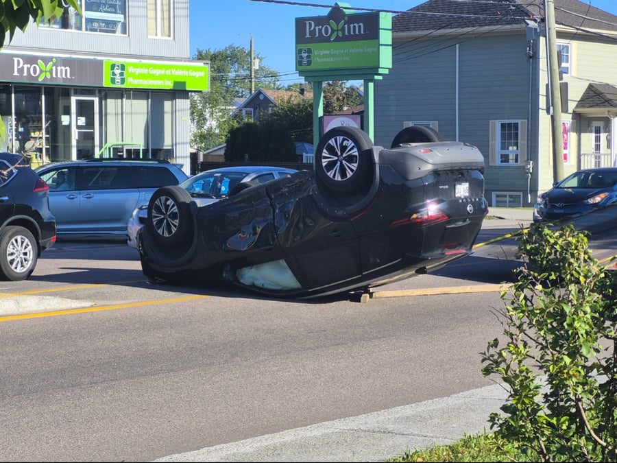Un véhicule à la renverse à Jonquière