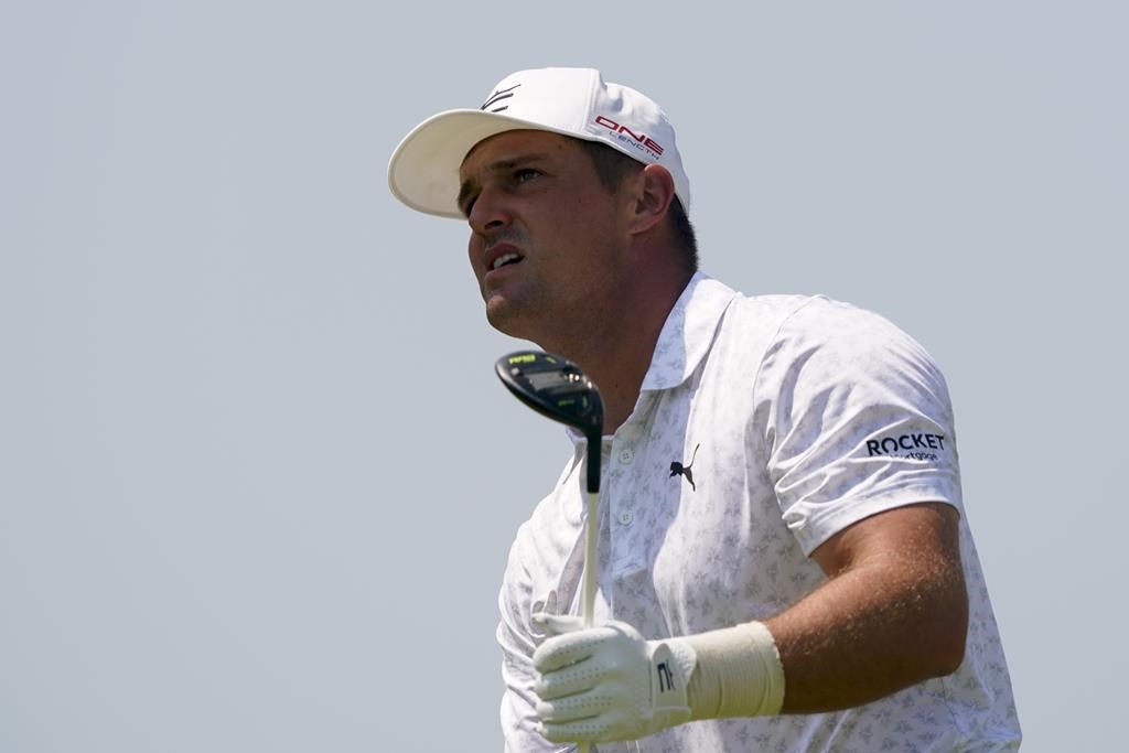 DeChambeau se retire du Championnat de la PGA après avoir testé son poignet