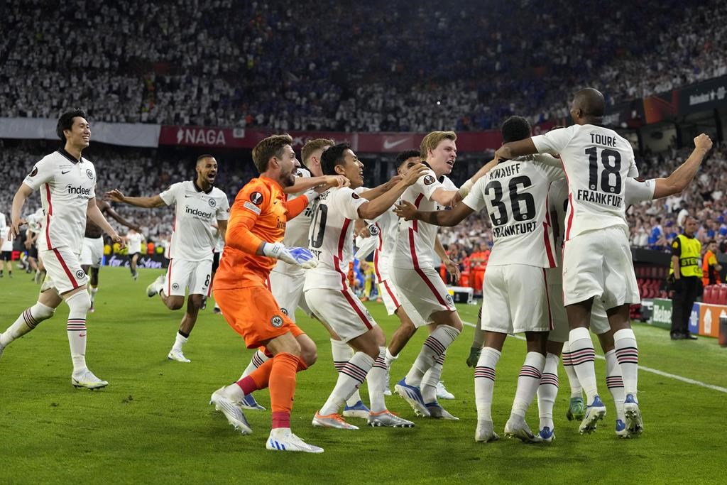 L'Eintracht de Francfort défait les Rangers de Glasgow en finale de la Ligue Europa